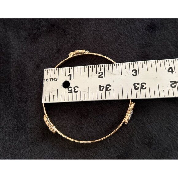 Vintage Gold Tone Bangle Bracelet With Leaf Detailing & Hammered Texture - Picture 4 of 4